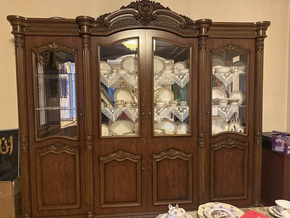 Зал мебел сотилади