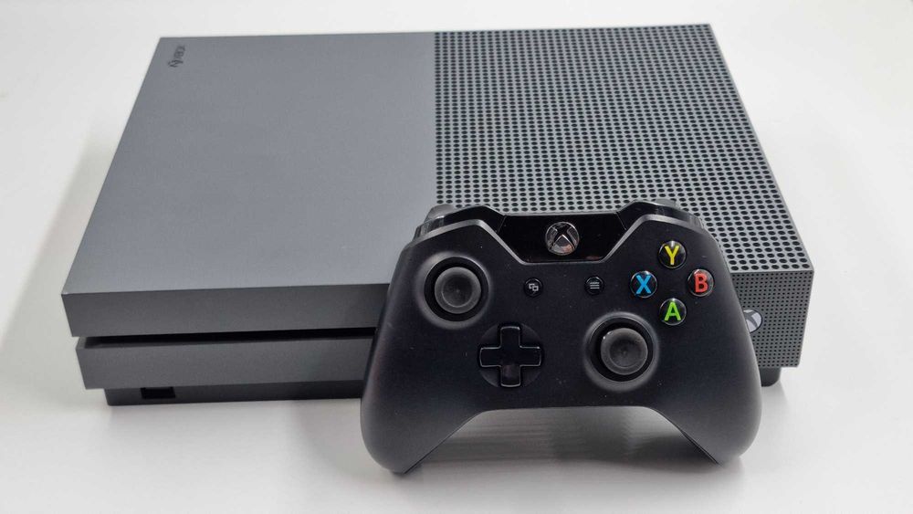 Consola Xbox One S [Amanet Club Caro]