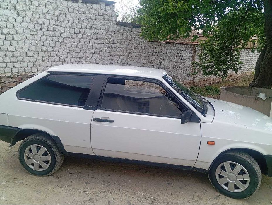 Vaz 2108 avtomobil sotiladi