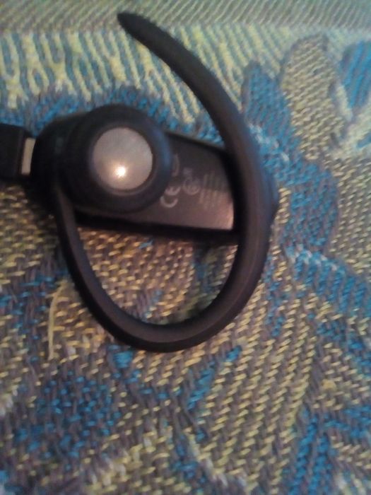 Продам наушник блютуз