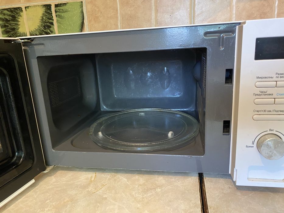 Продам микроволновку Midea