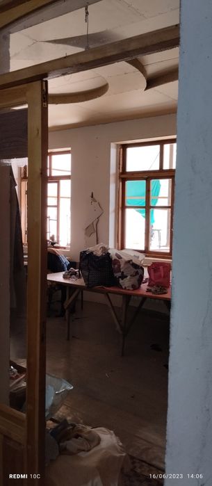 Srochna Raysentrda 4,5 soʻtih uchaska Sotiladi 75%tayyor Honodon