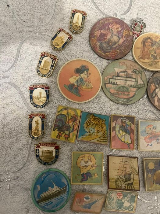 Продаются значки