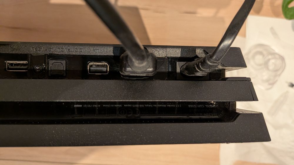 Ps4 pro 1 TB Controller original