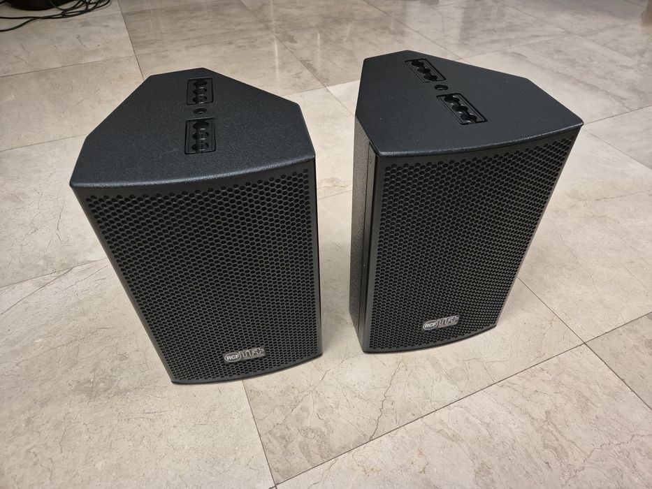 Vand Boxe  RCF TT 08 de 400 w monitoare pasive impecabile