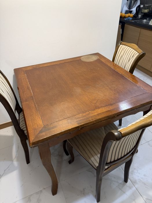 Продам стол и 3 стула + скатерть