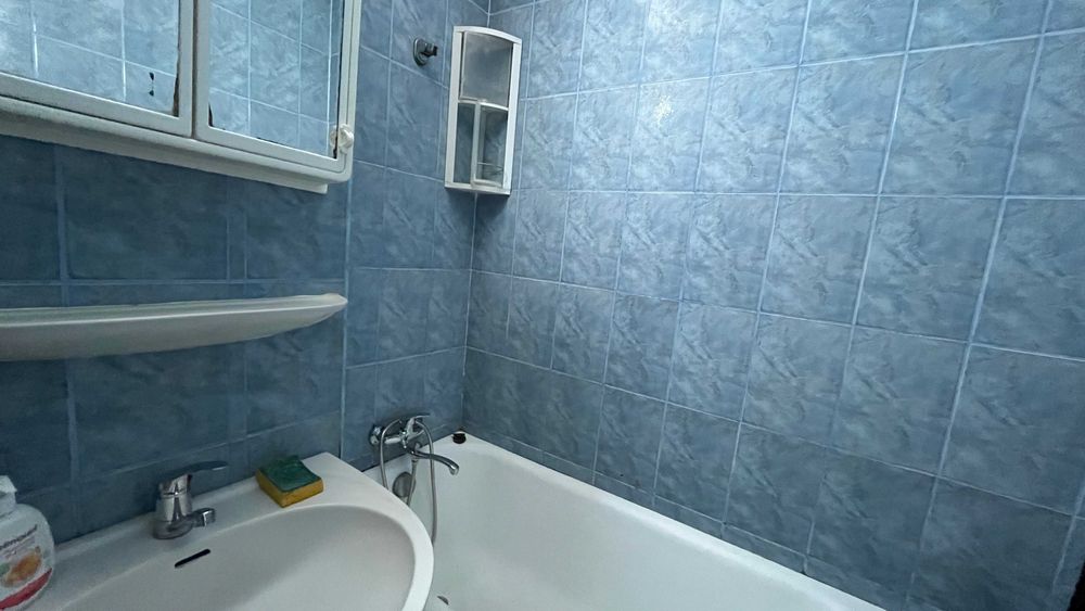 Închiriez apartament 3 camere