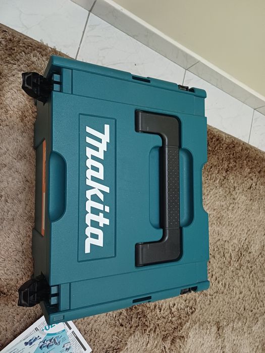 Makita винтоверт и Гайковерт , куфар , 2 батерии , Зарядно