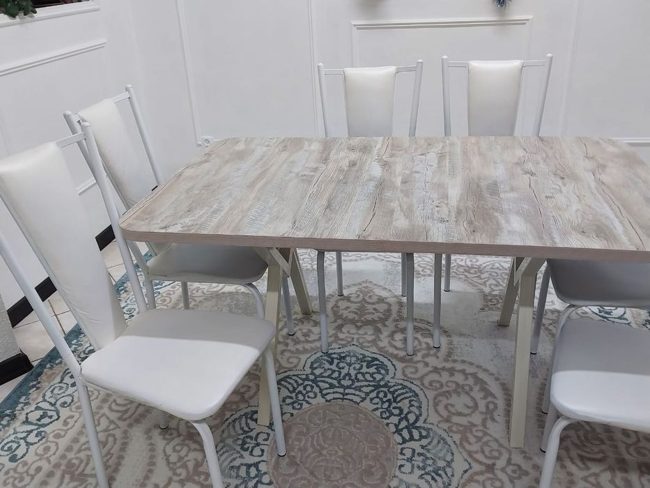 Стол со стульями