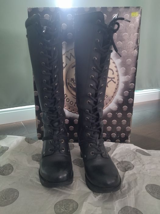 Ботуши с висок ток от колекцията METALLIC. New Rock