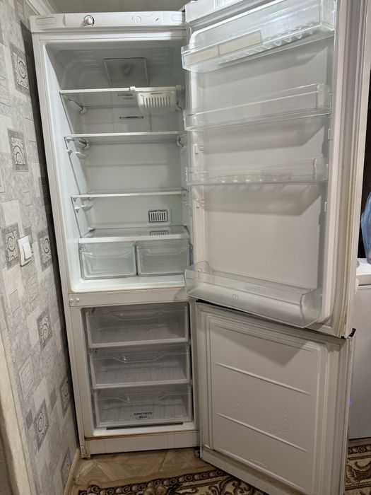 Продам холодильник Indesit