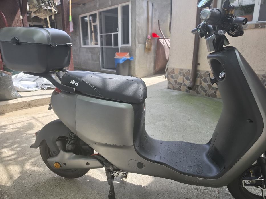 Vând scuter electric model JRH