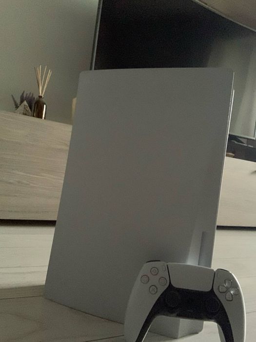 Playstation 5 folosit cu maneta