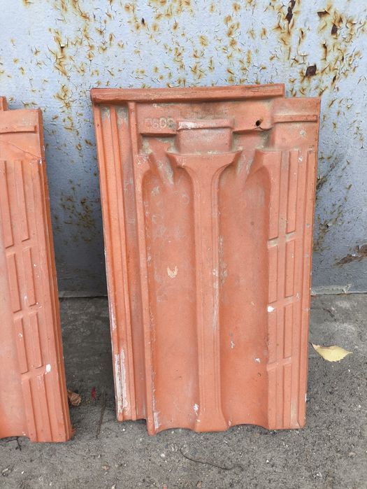 Vând țiglă folosită șapte ani,2 modele  preț atractiv.