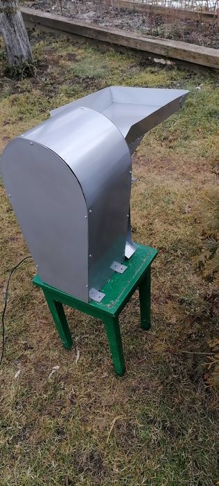 Masina de spart nuci manuala , la bormasina /electrica