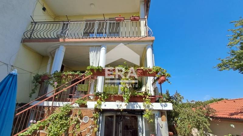 Хотел на 4 етажа за продажба, с общо 18 едностайни и двустайни апартам