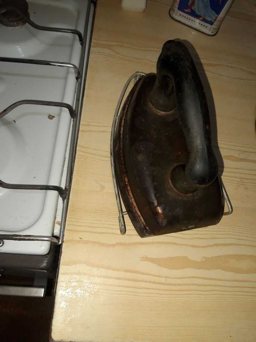 Винтажный безпроводной утюг для коллекции