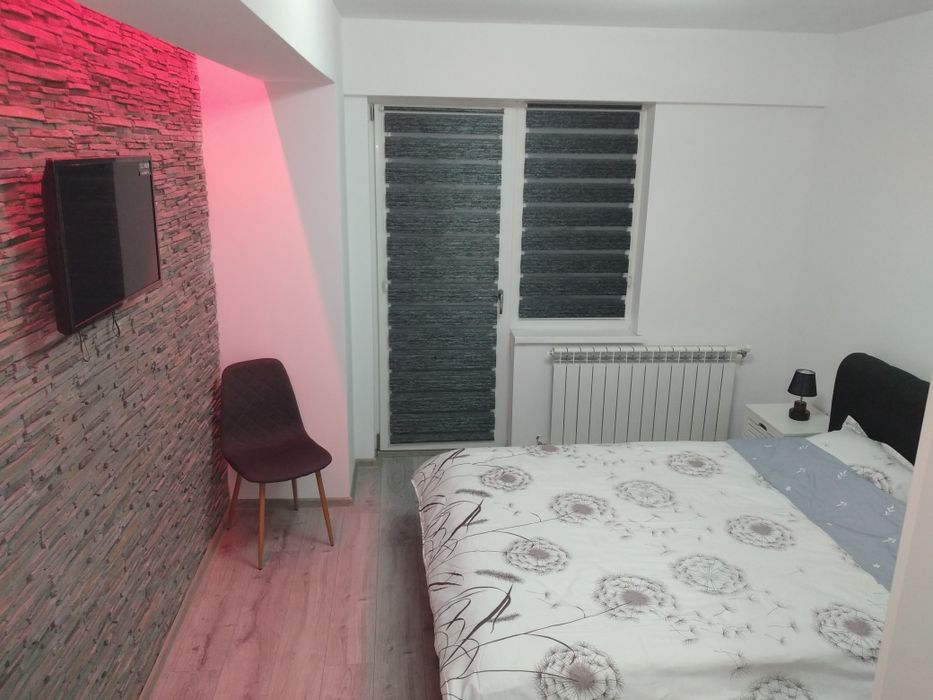 Închiriez apartament cu doua camere decomandat