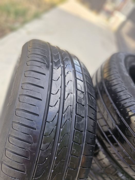 Vând anvelope Pirelli 215/55/17