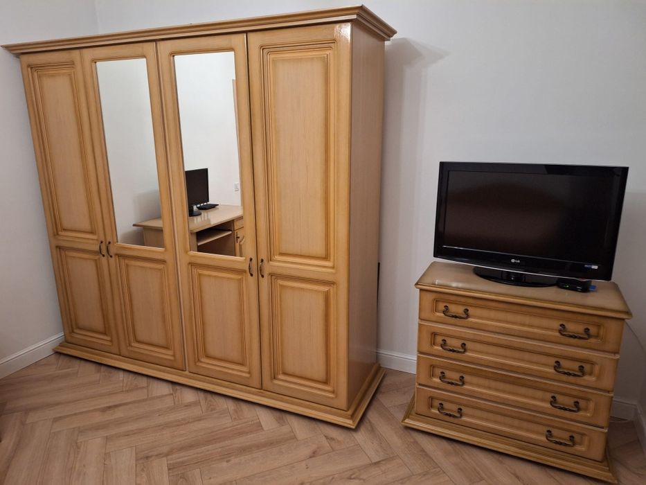 Mobilier dormitor, lemn masiv si pal