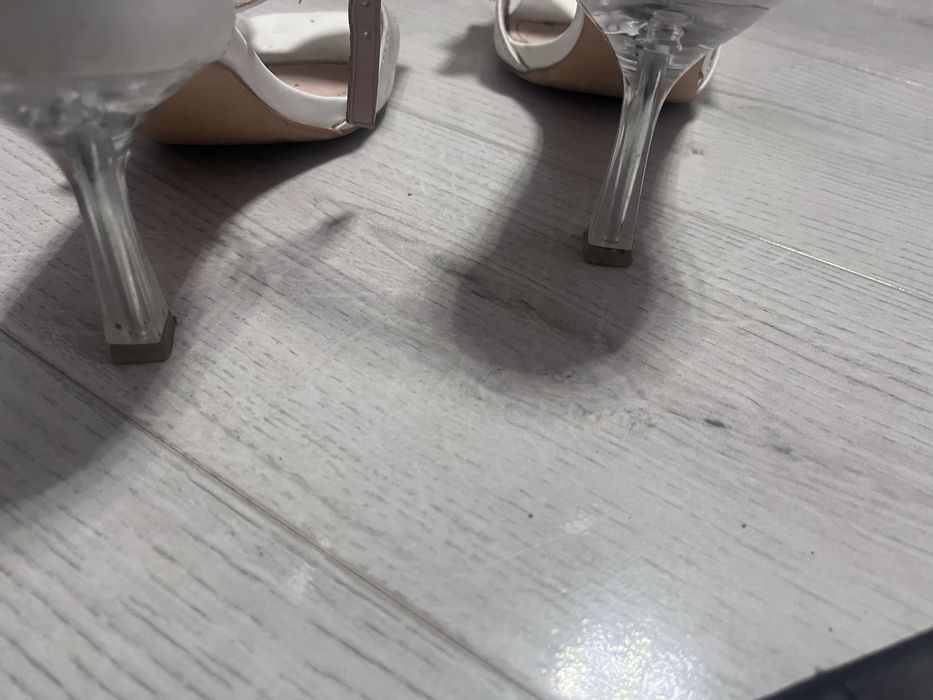 pantofi cu toc înalt