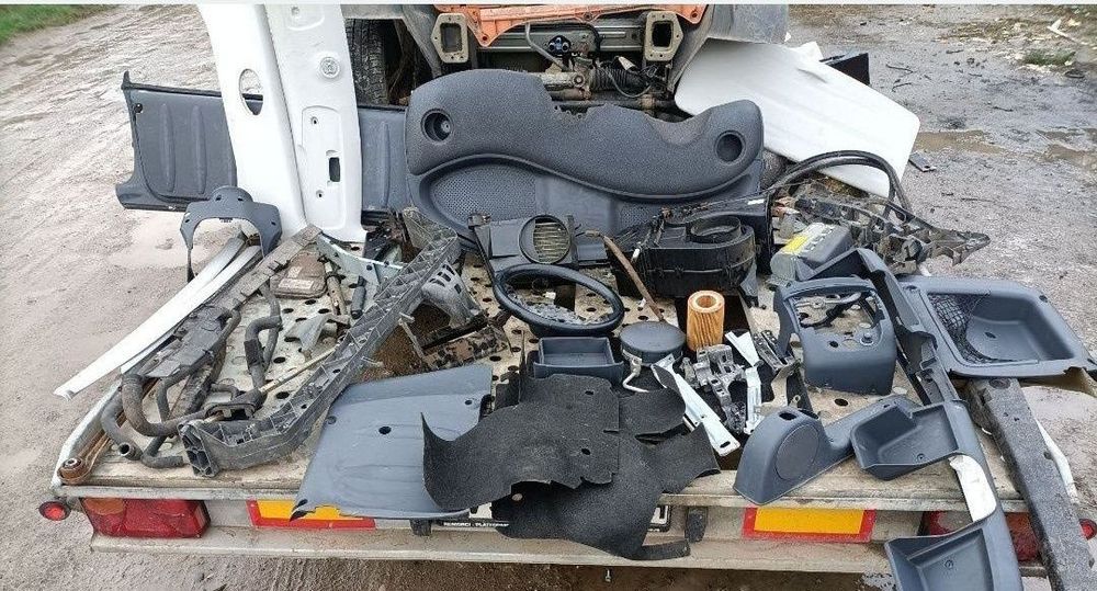 Dezmembrez vând piese Smart fortwo