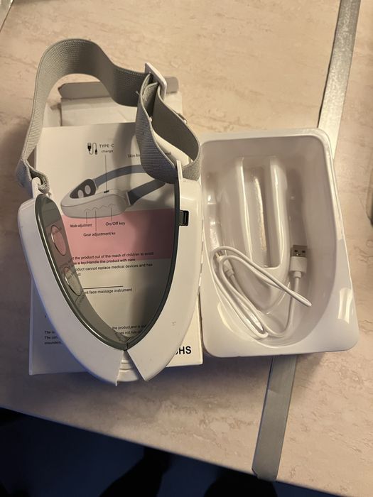 Масажор за лице RF лифтинг.