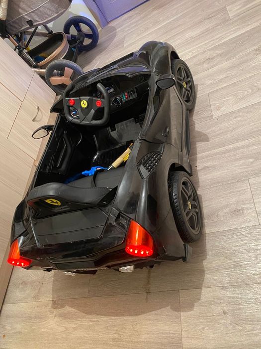 Продам детскую машинку электронный