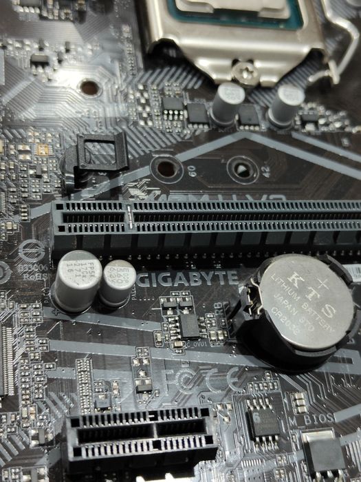Gigabyte H410M H V3 + Intel Core I5 10400F.