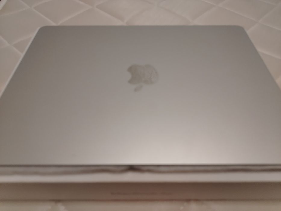 MacBook M3 air. 16/256 GB.