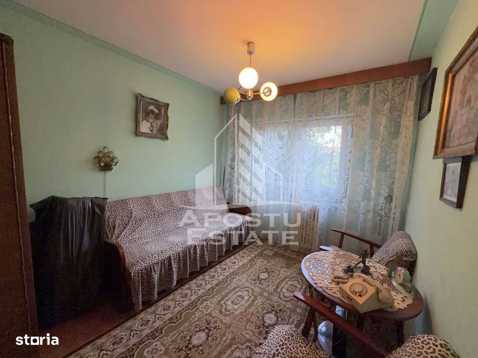 Apartament cu 3 camere de vanzare,decomandat,etaj intermediar,Bucovina