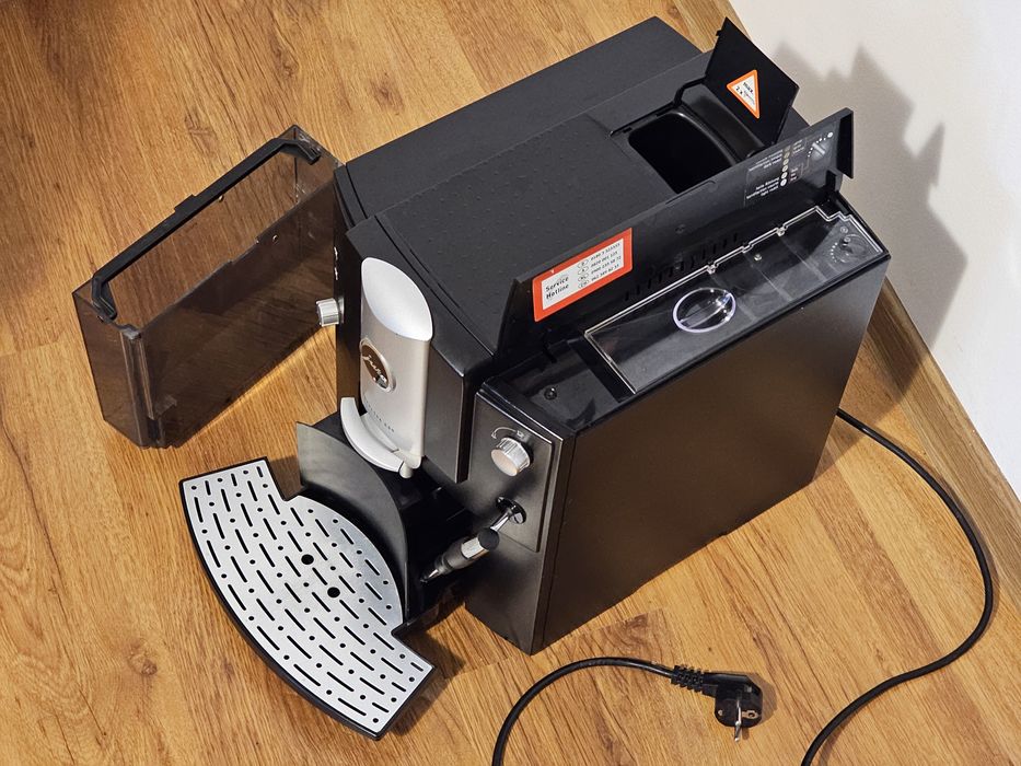 Espressoare automate cafea Jura și Delonghi