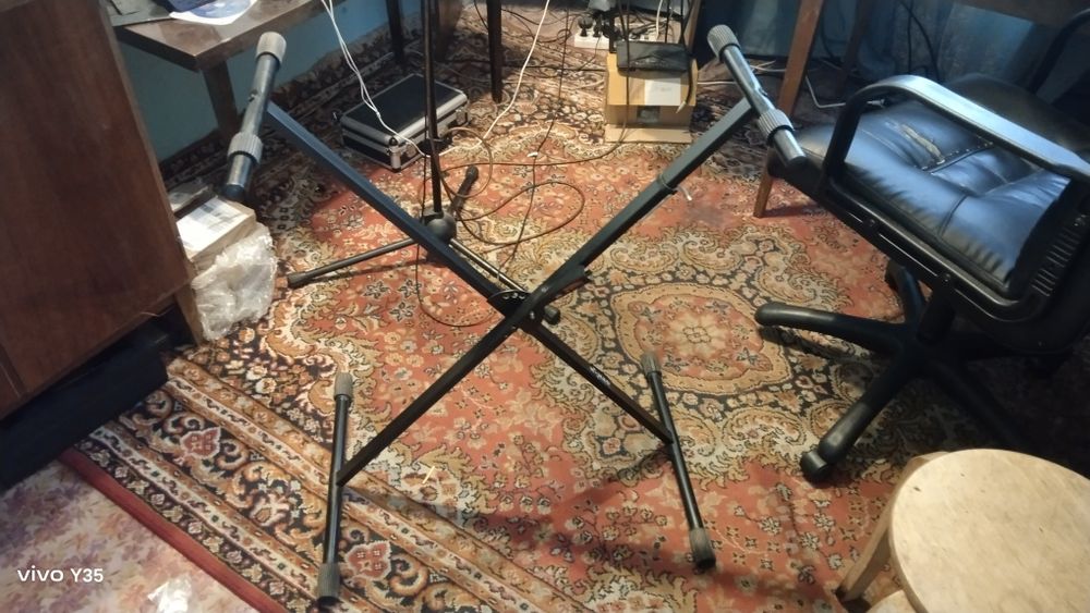 Стойка для синтезатора