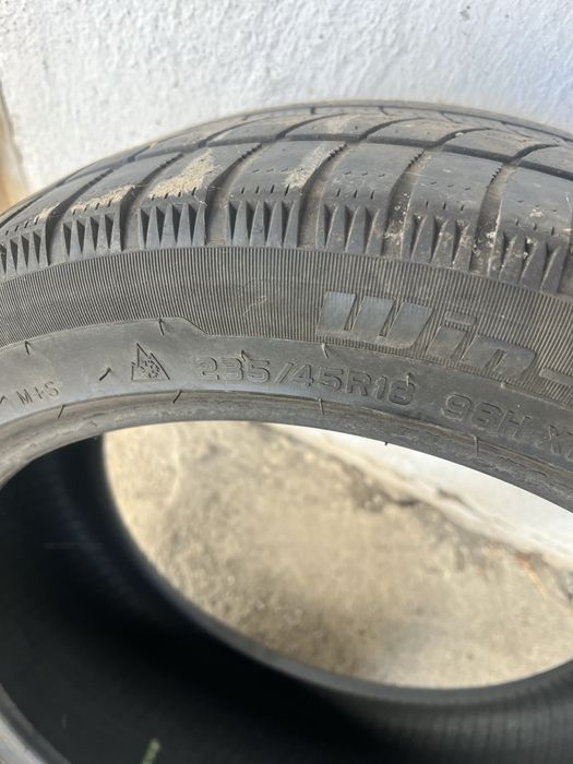 Продам резину 235.45.R18
