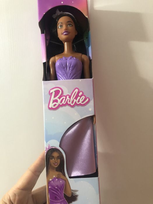 Papusa Barbie noua