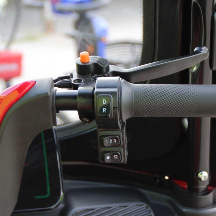 Триместна Електрическа Триколка MaxMotors X3 1800W – RED