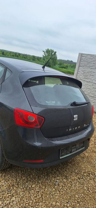 Dezmembrez piese Seat Ibiza an 2011