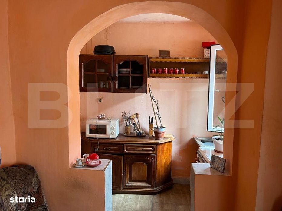 Vand casa in Oradea, intr-o zona linistita, aproape de centru comercia
