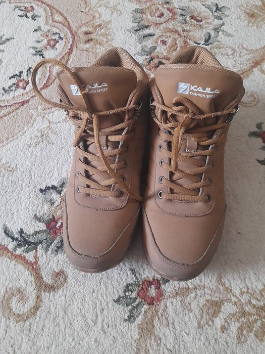 Продам кроссовки