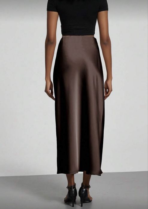 Дълга сатенирана пола