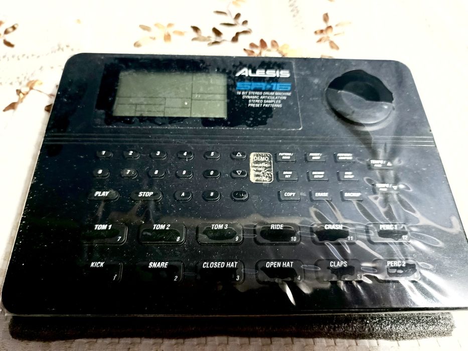 ALESIS SR 16 Сотилади.