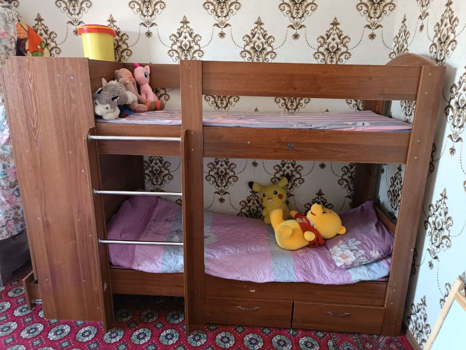 Bolalar ikki qavatli krovati