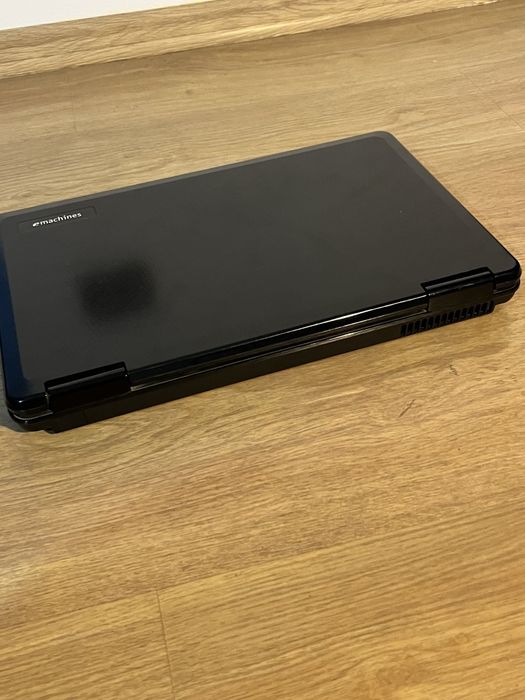 Laptop Emachines e525