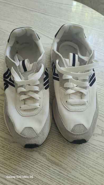 Продаётся кроссовка