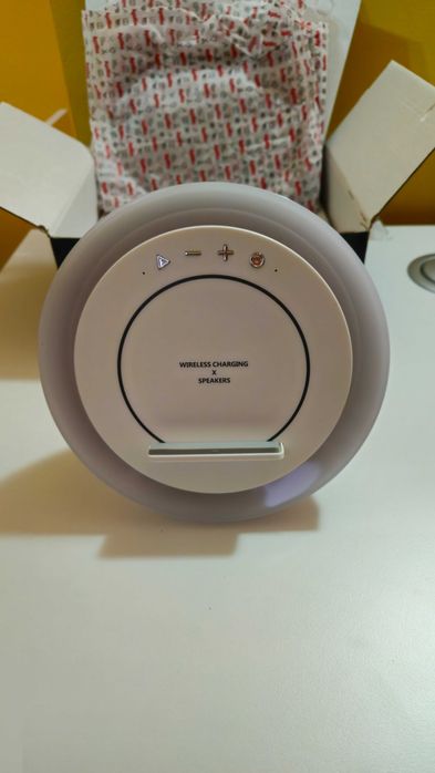 Безжична Bluetooth колонка с безжично зарядно,стилна и практична