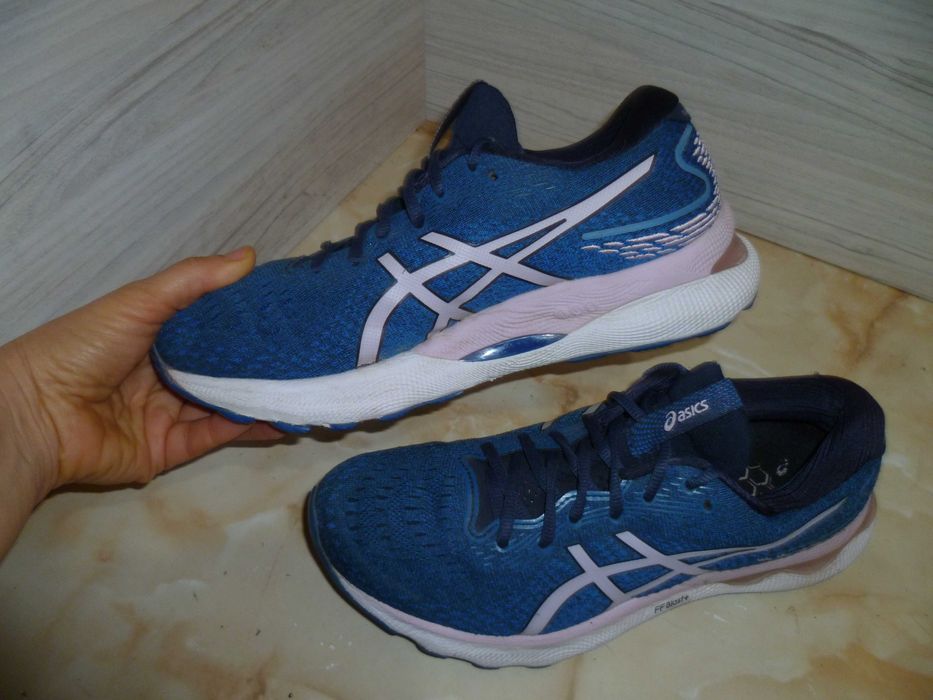 ASICS маратонки