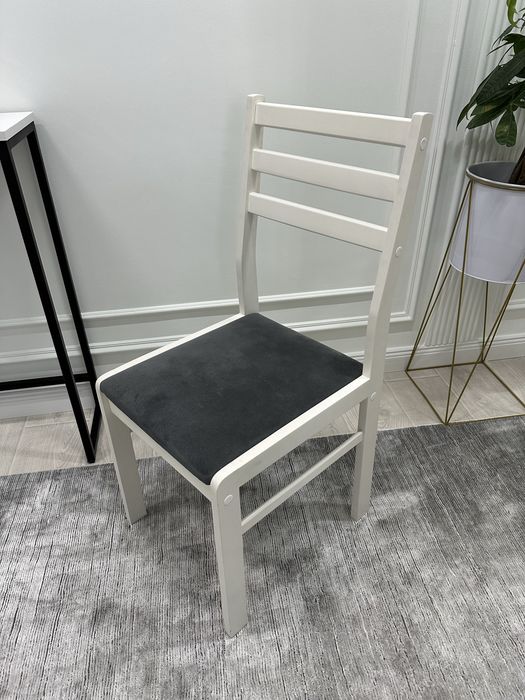 Стол со стульями