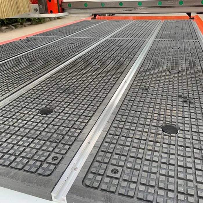 CNC рутер с два шпиндела 2070 х 4050 мм маса