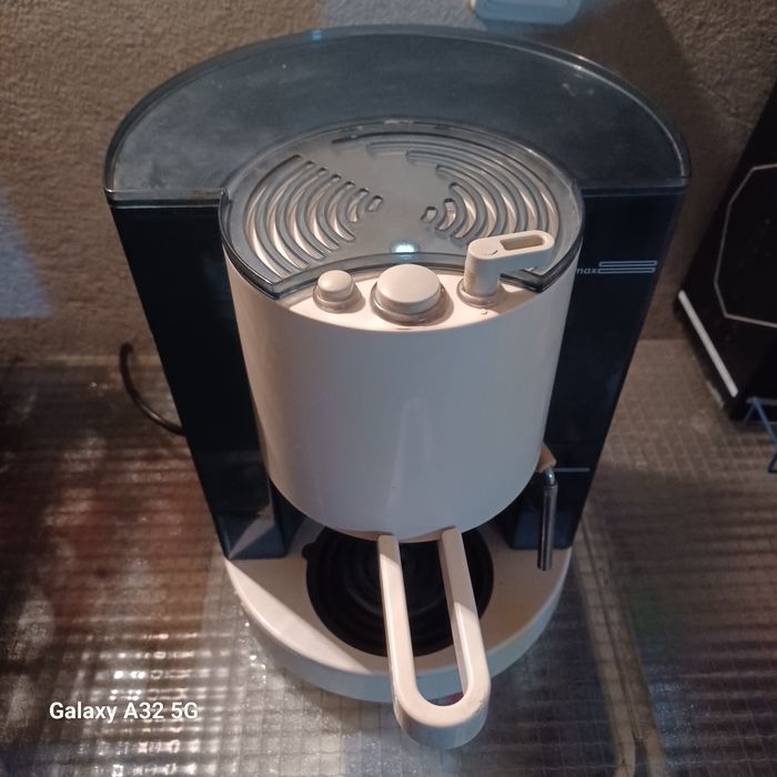 Продавам част от търговско обзавеждане