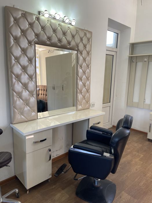 Salon uchun Kreslo Mebelniy oynasi bilan